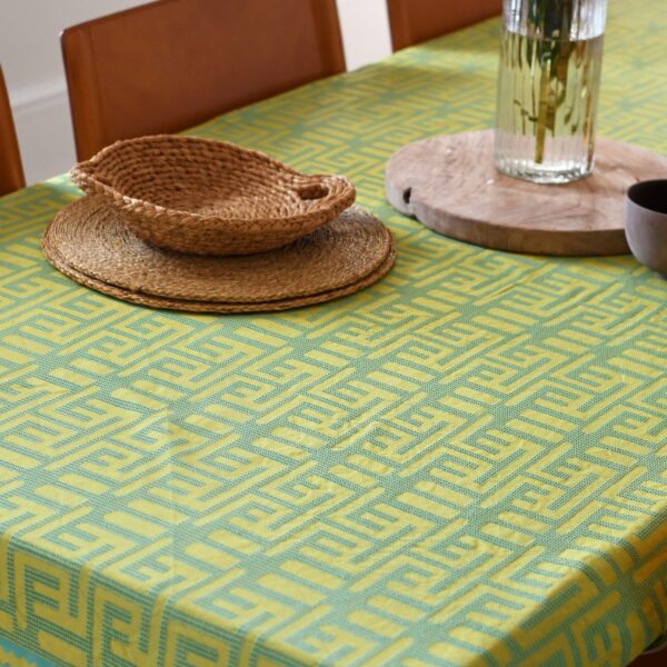 Kuba lemon used as a tablecloth