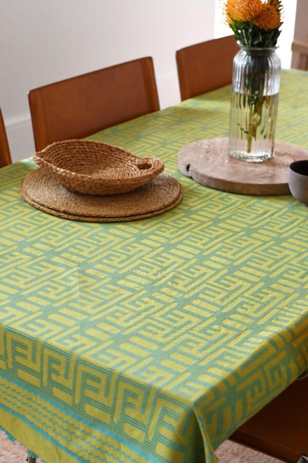 Kuba lemon used as a tablecloth
