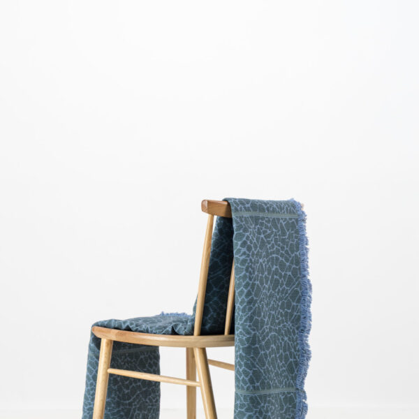 Safari - Throw - Giraffe Waterlily